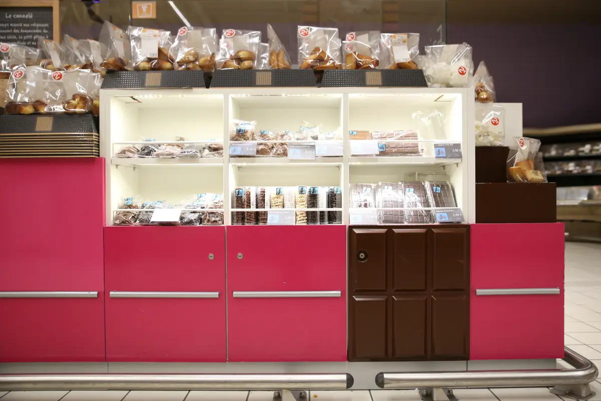Avant mobilier en rose supermarché à Lyon