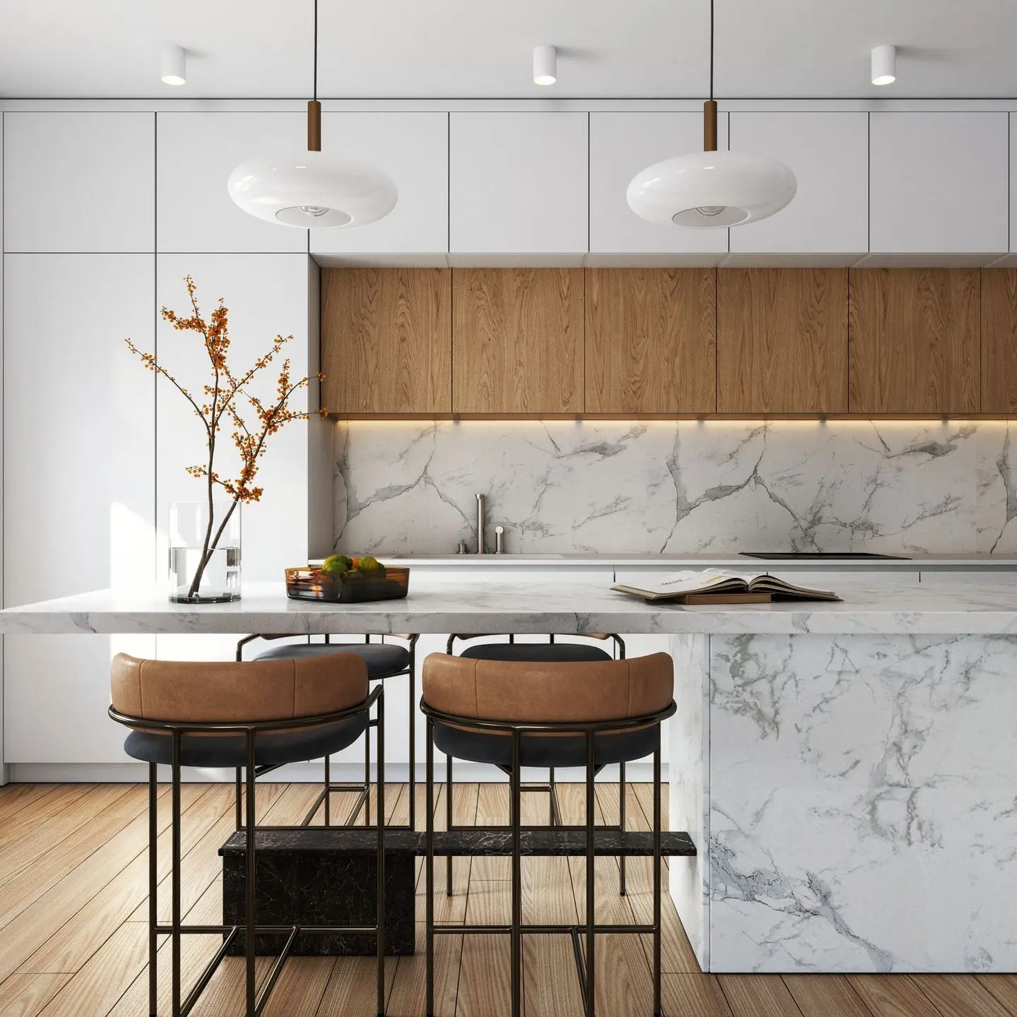 Aménagement cuisine contemporaine effet marbre bois clair crédence lumineuse