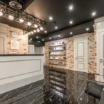 magasin de coiffure rénové effet béton pierre et marbre