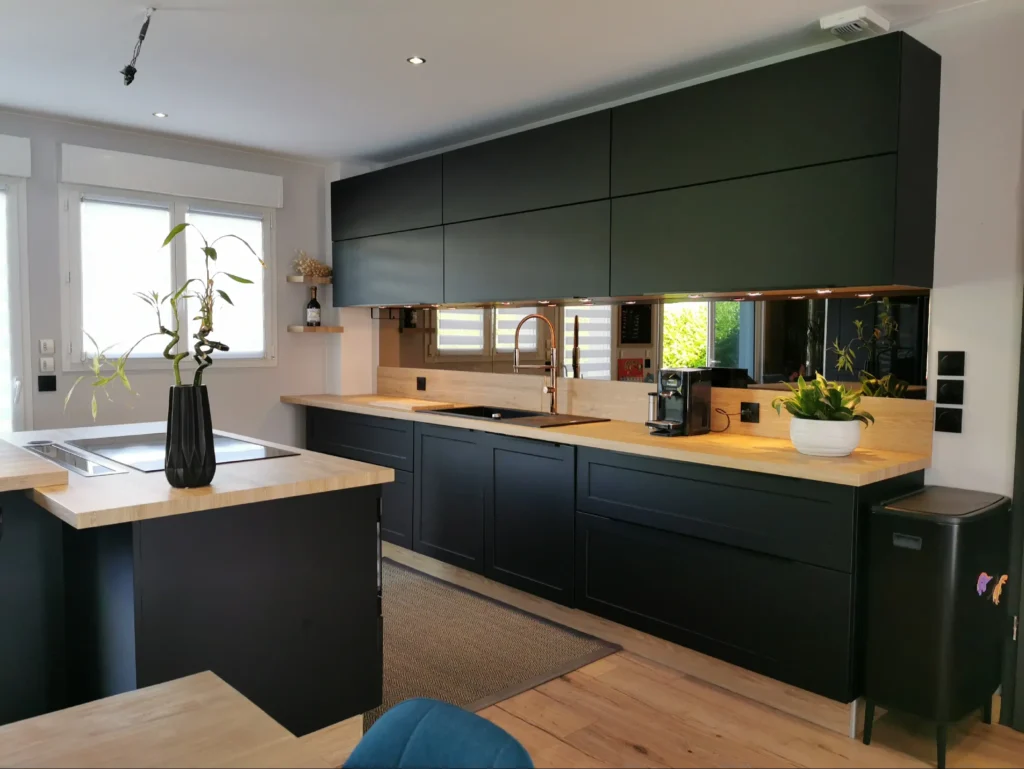 cuisine éclairé rénovation noir