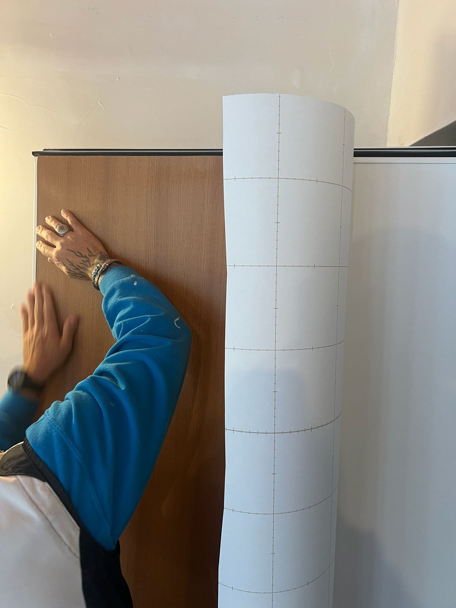 rénovation par covering effet bois porte blindée