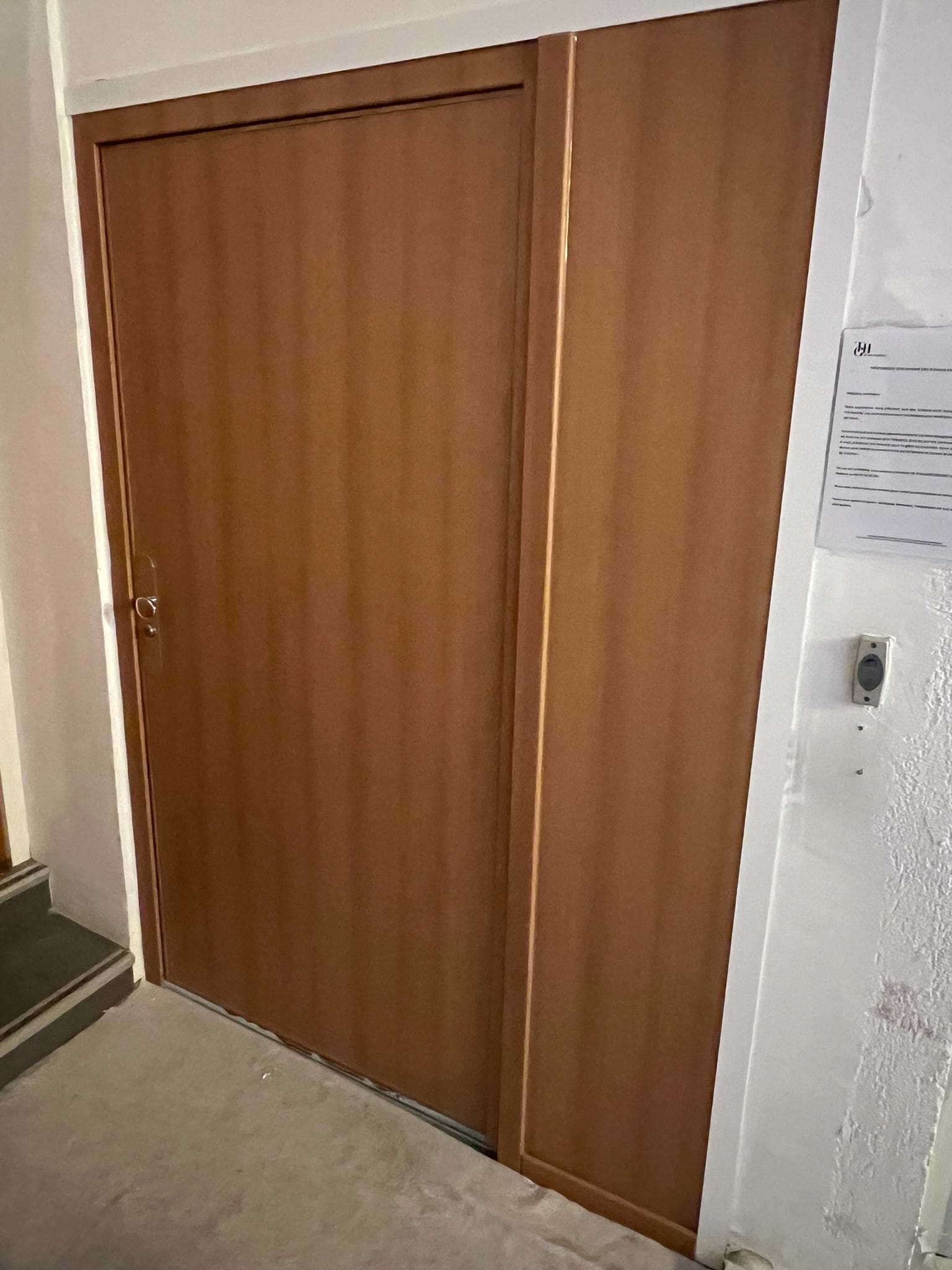 porte blindée entreprise CESAM covering bois après